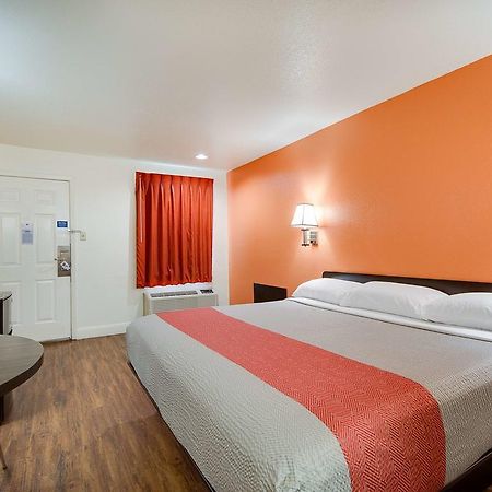 Americas Best Value Inn San Antonio Exterior photo