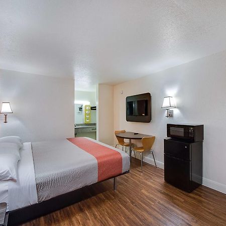 Americas Best Value Inn San Antonio Exterior photo