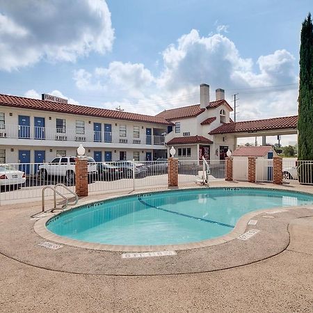 Americas Best Value Inn San Antonio Exterior photo