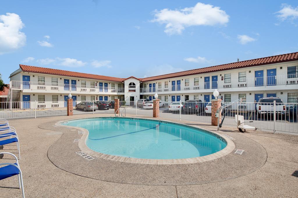 Americas Best Value Inn San Antonio Exterior photo