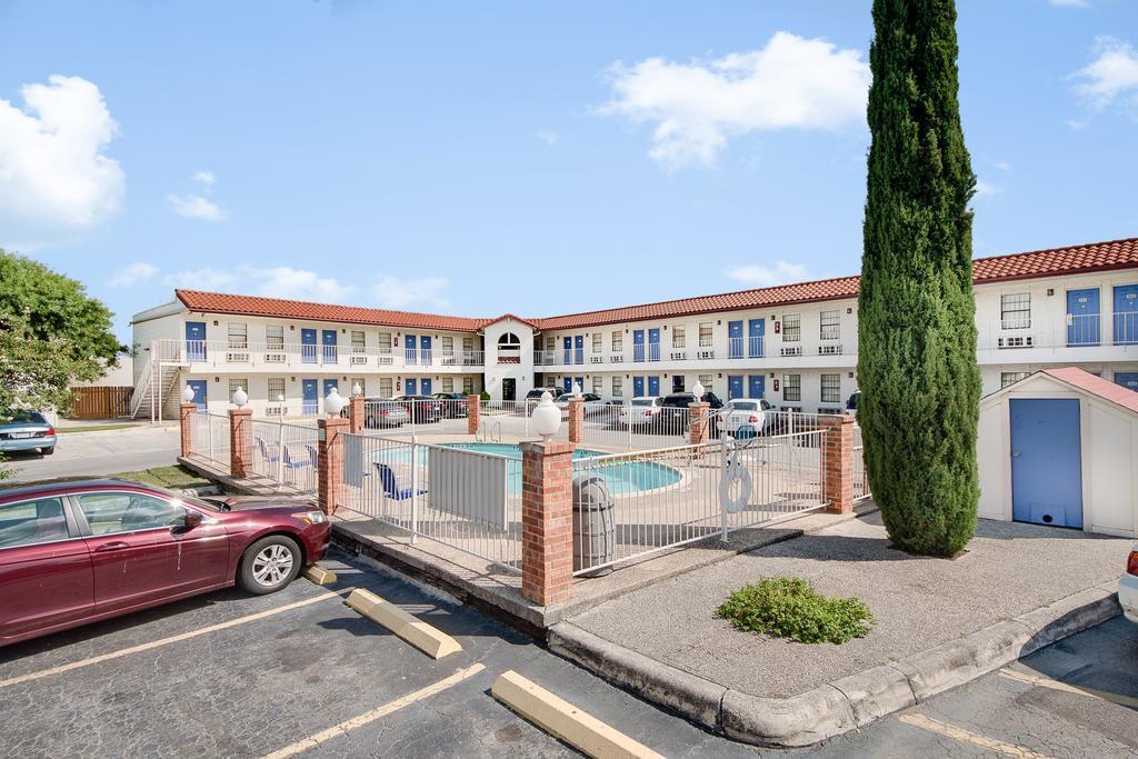 Americas Best Value Inn San Antonio Exterior photo
