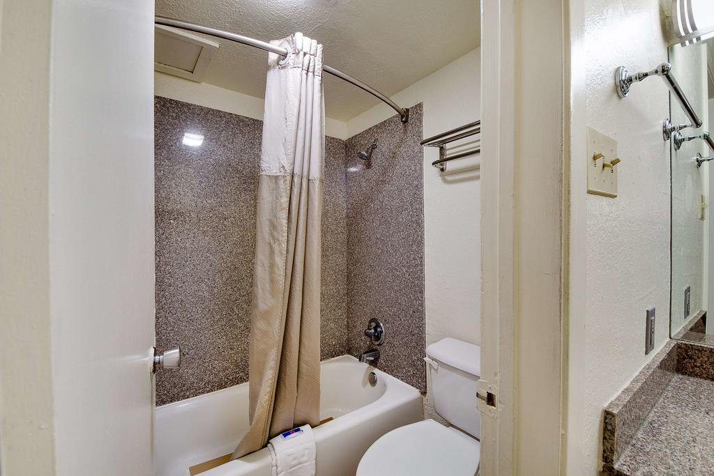 Americas Best Value Inn San Antonio Exterior photo