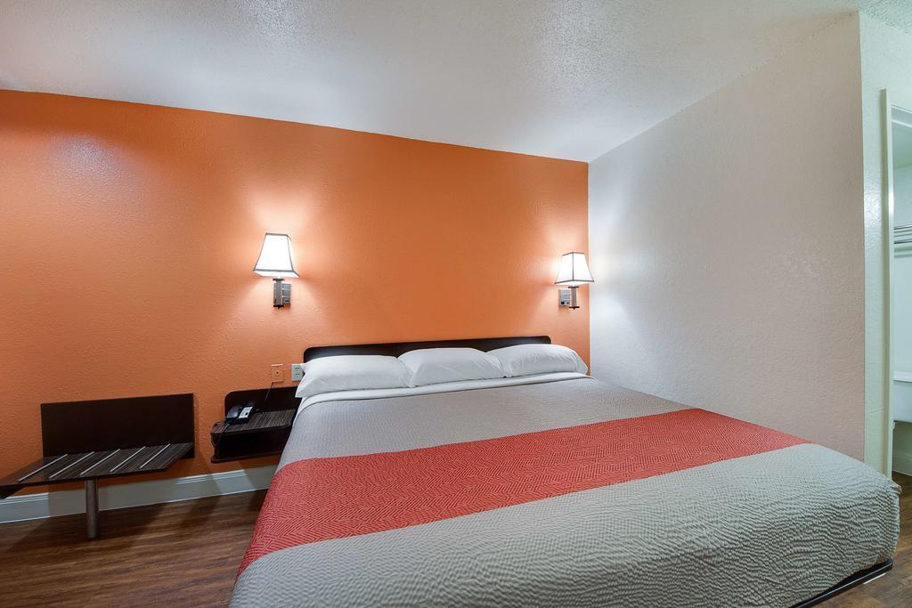 Americas Best Value Inn San Antonio Exterior photo