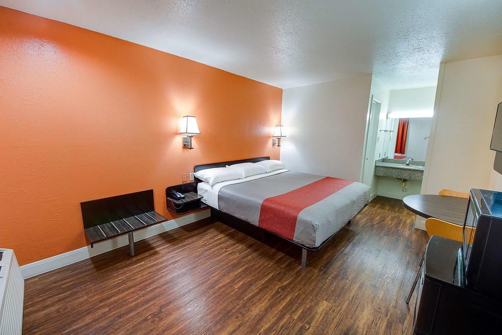 Americas Best Value Inn San Antonio Exterior photo