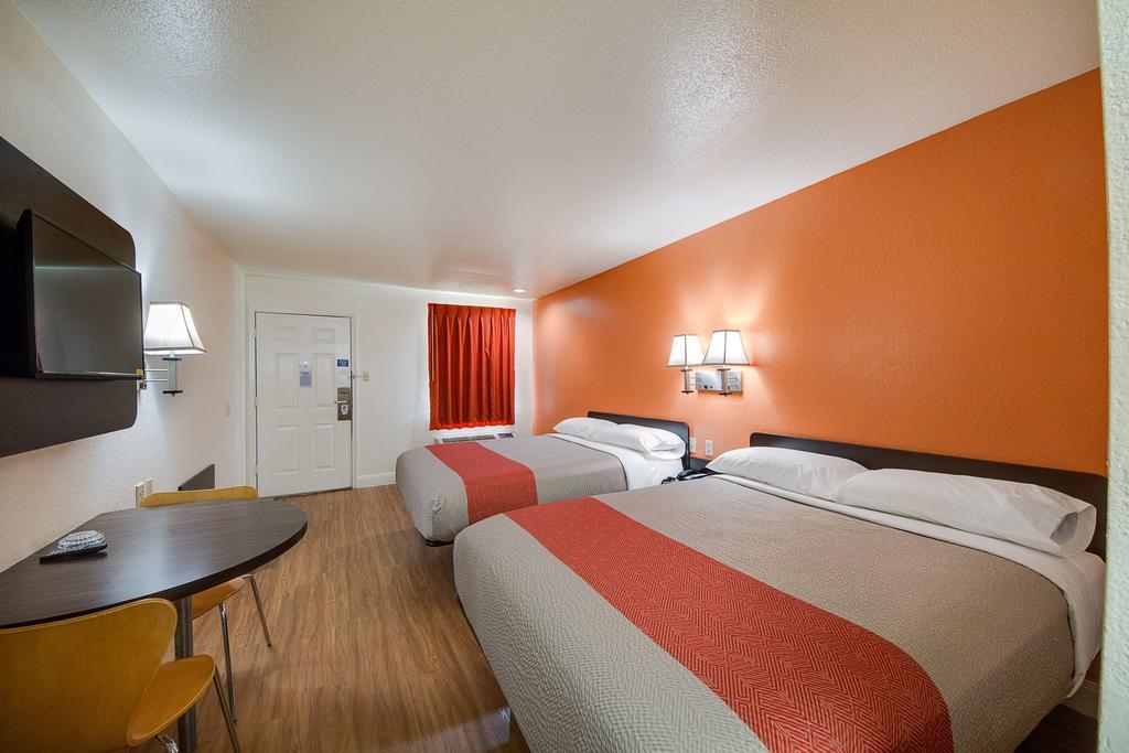 Americas Best Value Inn San Antonio Exterior photo