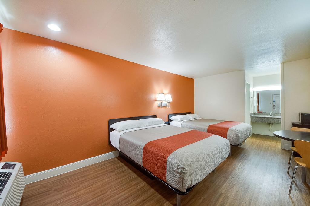 Americas Best Value Inn San Antonio Exterior photo